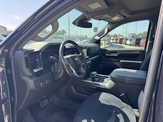 2023 Chevrolet Silverado 1500 LTZ photo 2
