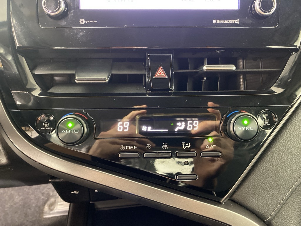 2022 Toyota Camry LE photo 4