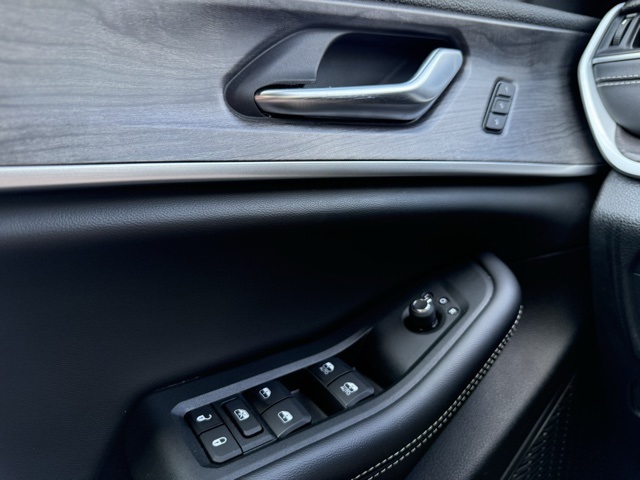 2024 Jeep Grand Cherokee Limited photo 21