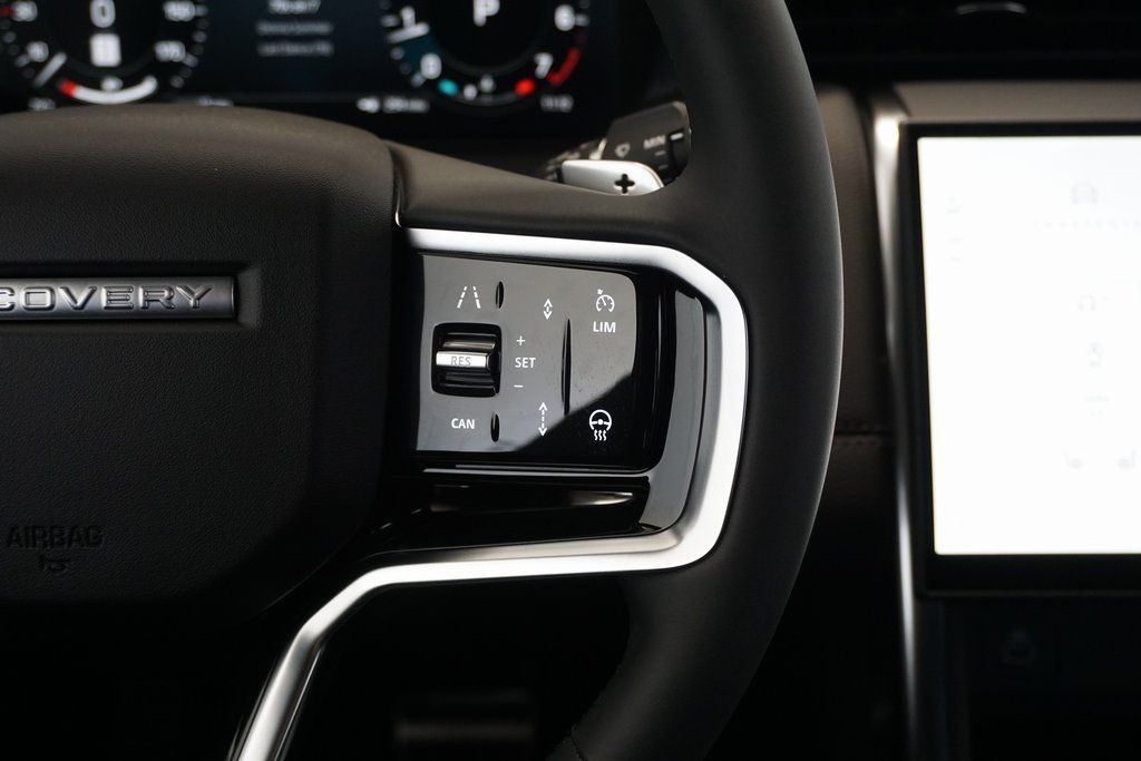2025 Land Rover Discovery Sport SE photo 12