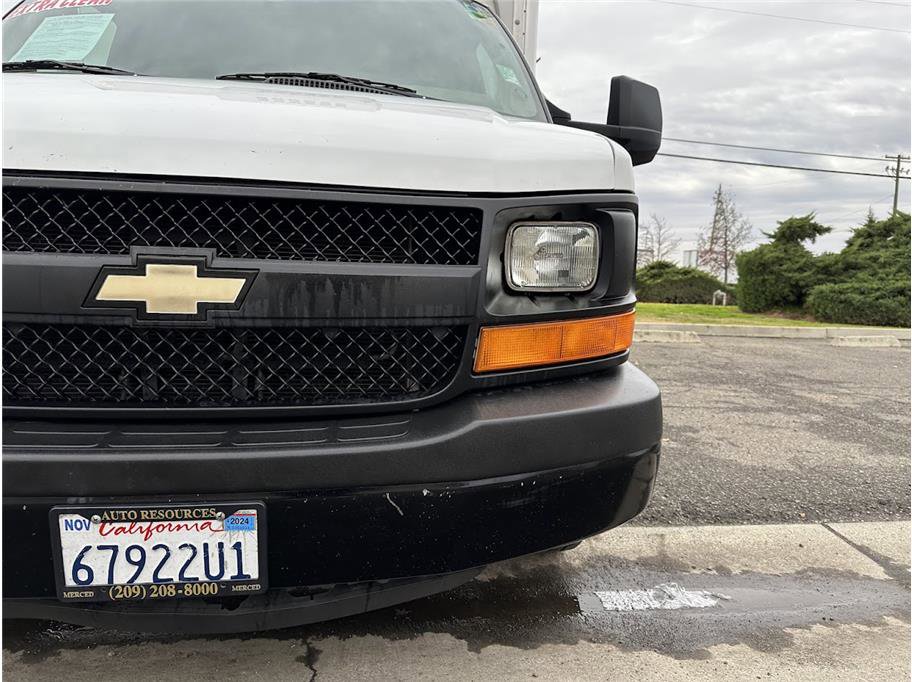 2015 Chevrolet Express Cutaway Van photo 10