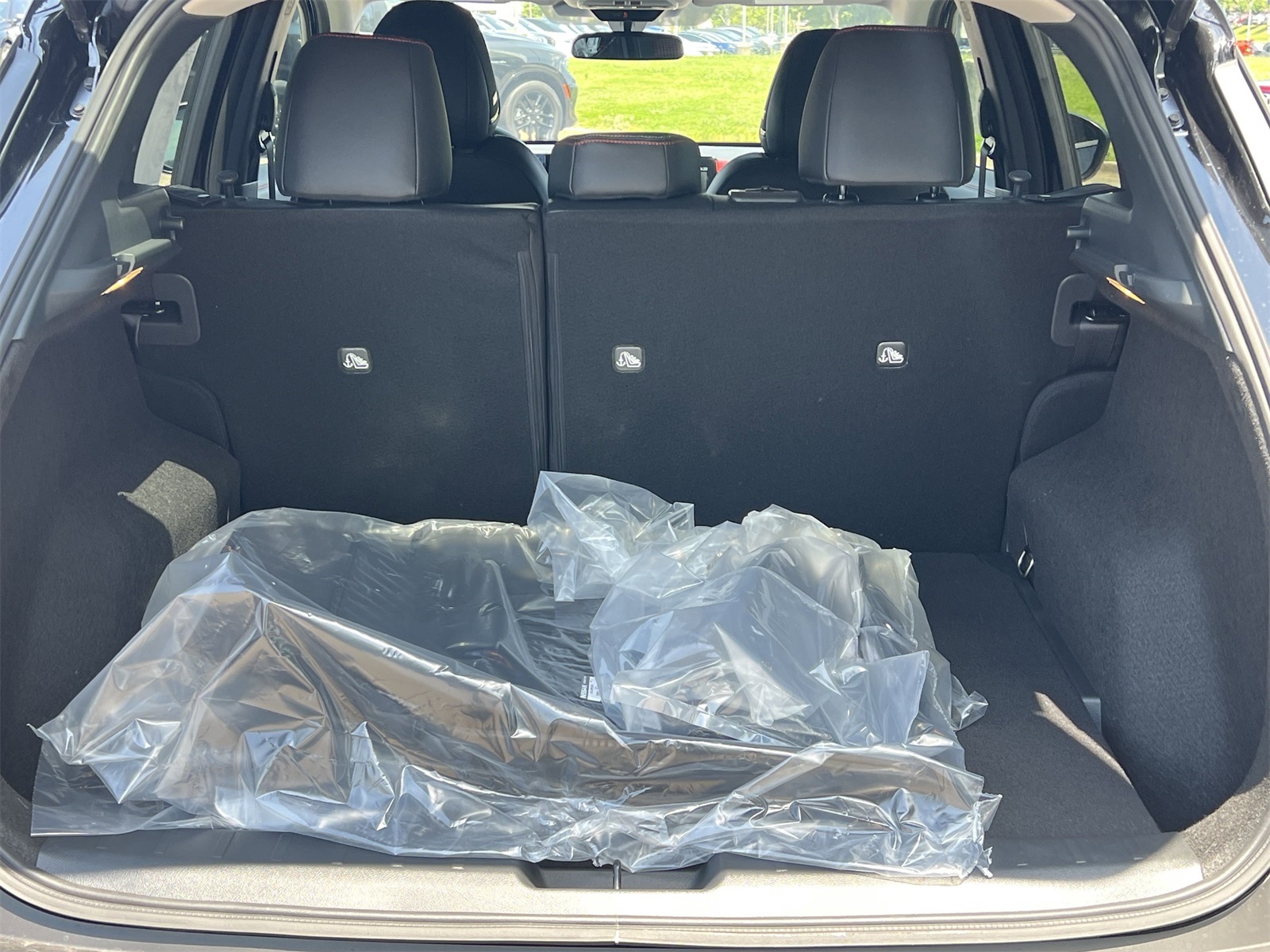 2025 Nissan Kicks SR photo 4