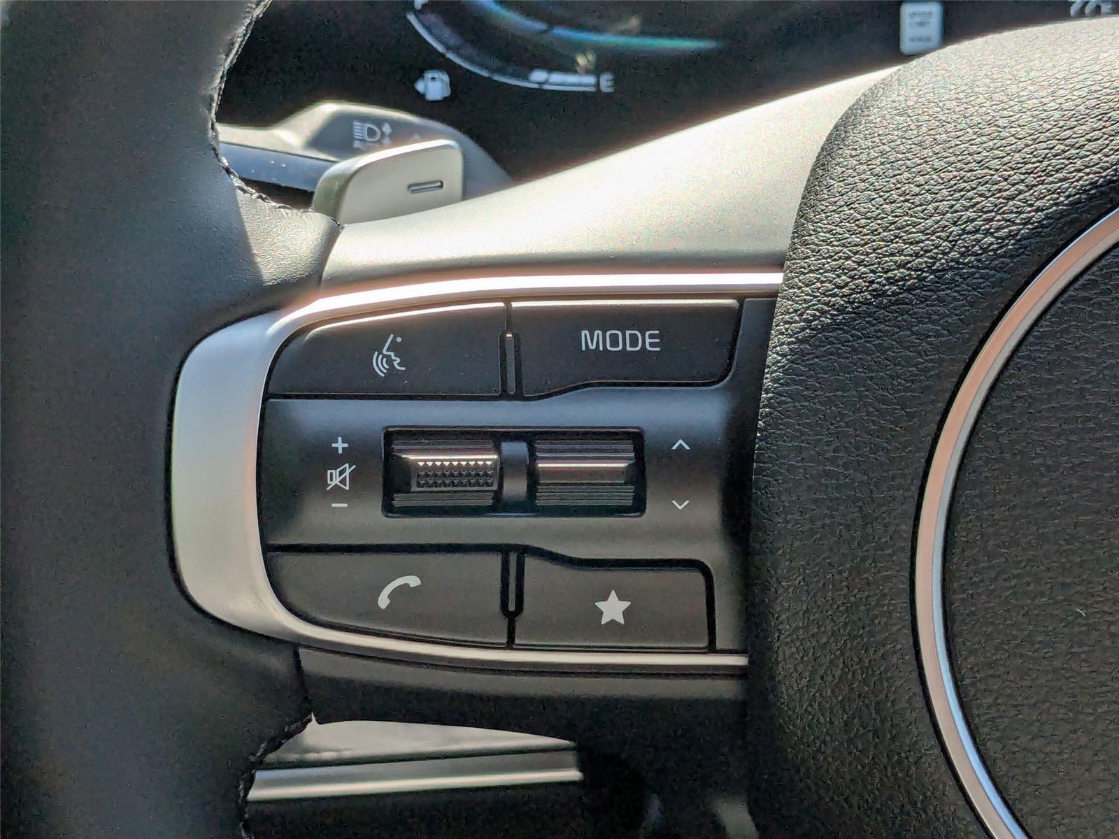 2025 Kia Sportage Plug-In Hybrid X-Line photo 17