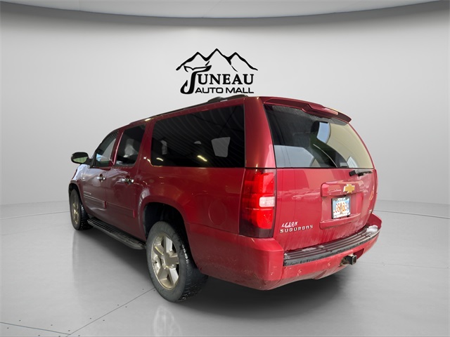 2012 Chevrolet Suburban 1500 LT photo 2