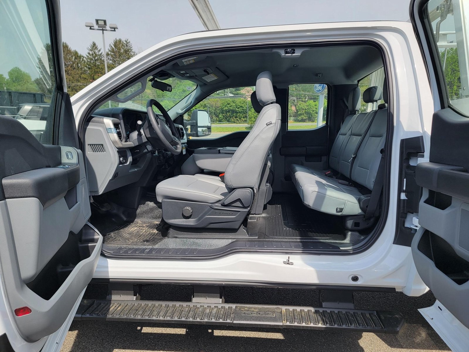 2025 Ford F-250 photo 3