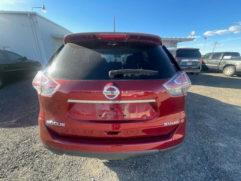 2016 Nissan Rogue SV photo 3