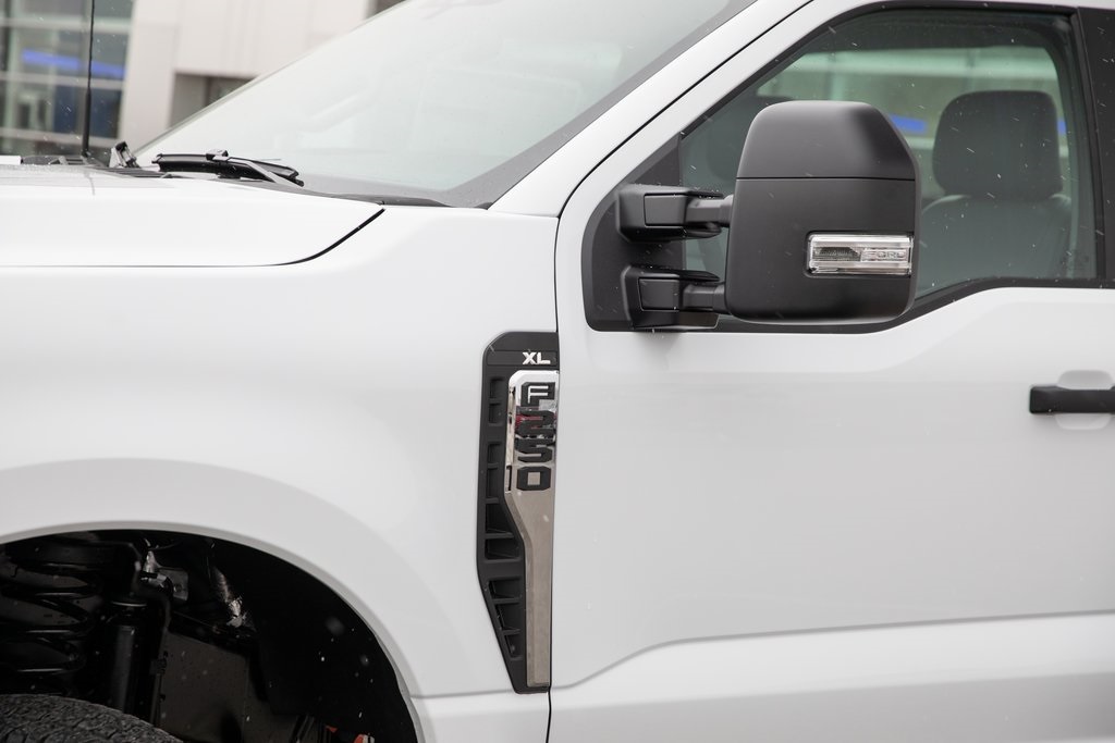 2025 Ford F-250 XL photo 4