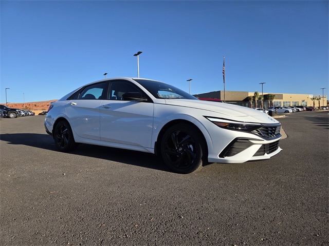 2026 Hyundai Elantra SEL Sport photo 2