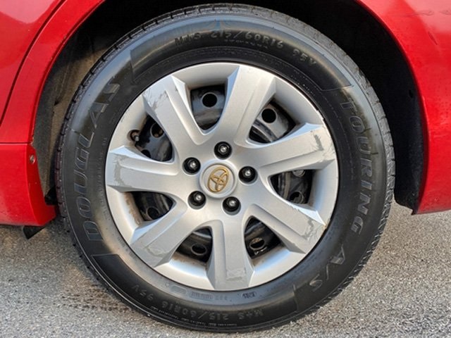 2011 Toyota Camry LE photo 16