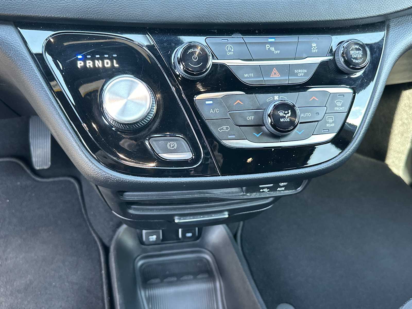2020 Chrysler Pacifica Touring photo 26