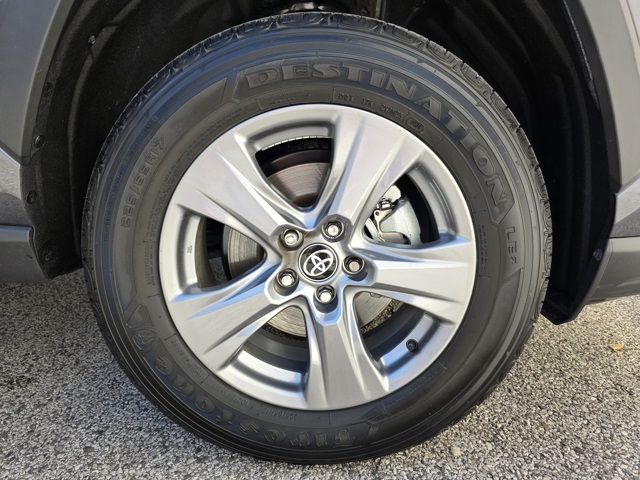 2024 Toyota RAV4 Hybrid XLE photo 25