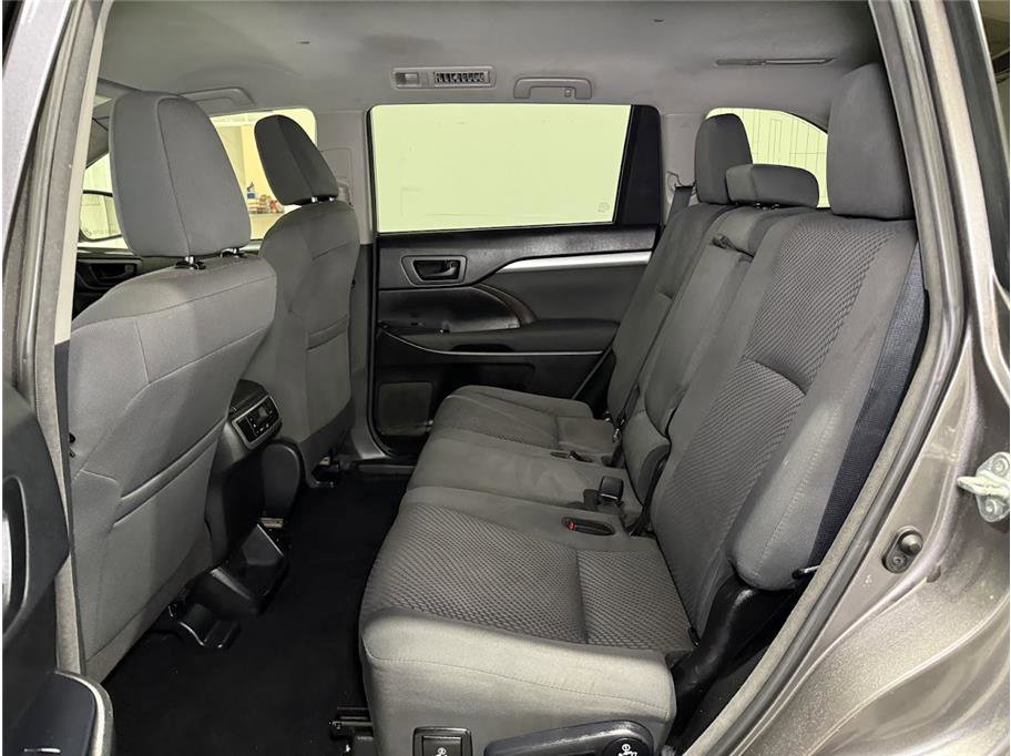 2018 Toyota Highlander LE Sport photo 14