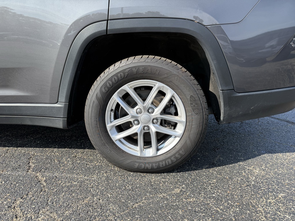 2021 Jeep Grand Cherokee Laredo photo 10