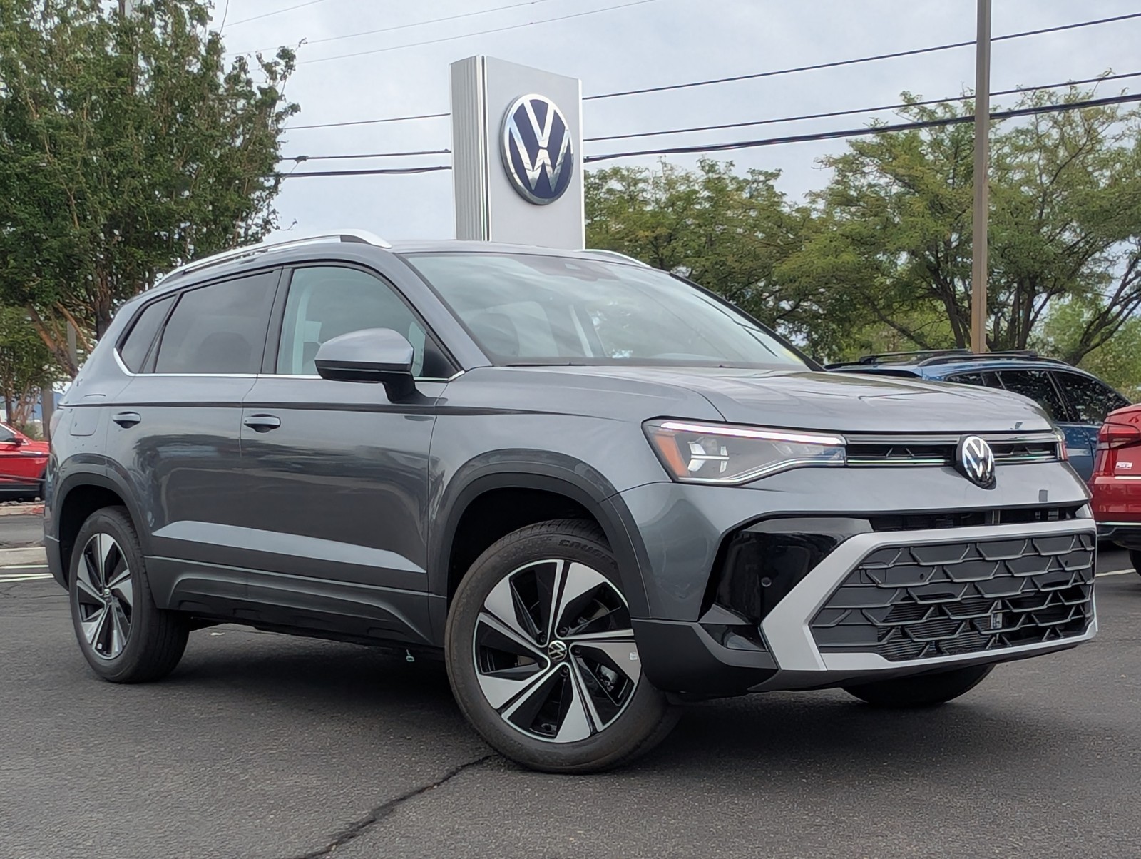 New 2025 Platinum Gray Metallic Volkswagen 1.5T SE image 1