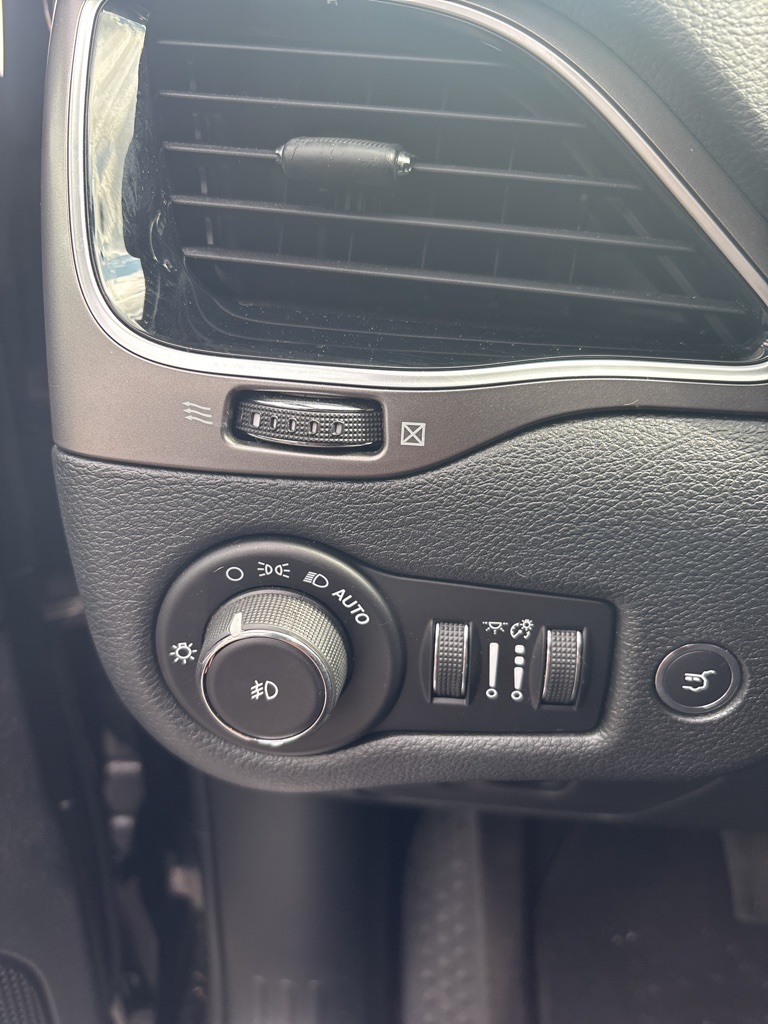 2019 Jeep Cherokee Limited photo 5