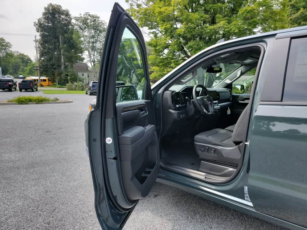 2026 Chevrolet Silverado 1500 LT photo 3