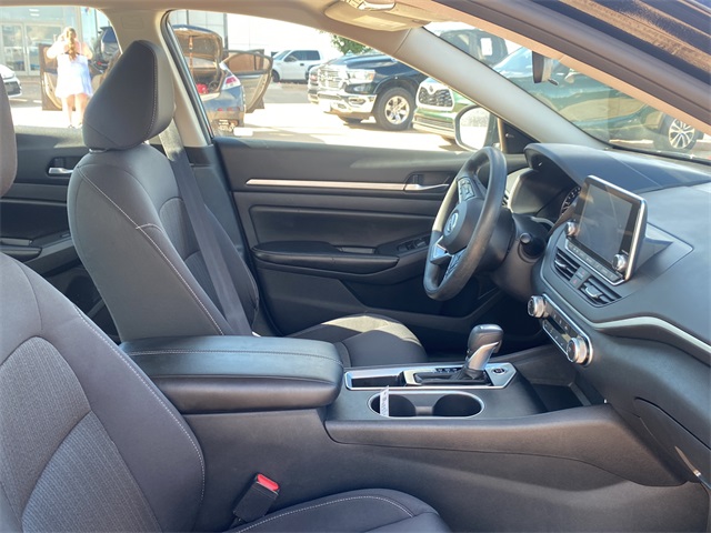 2022 Nissan Altima SV photo 12
