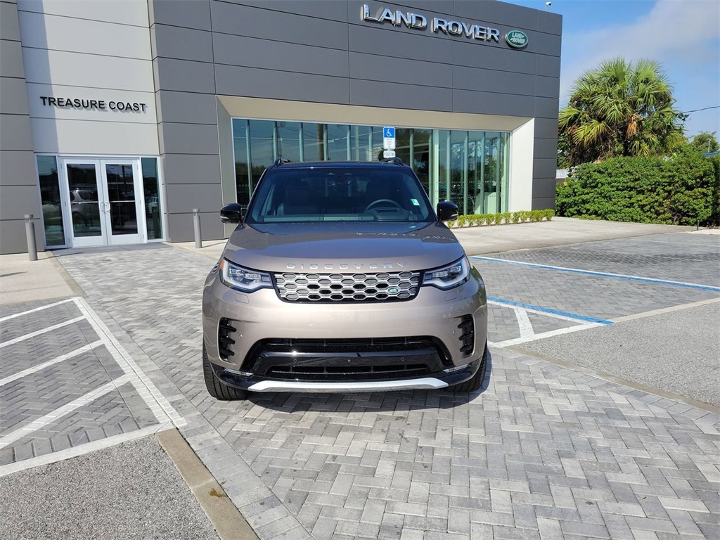 2025 Land Rover Discovery Metropolitan Edition photo 7