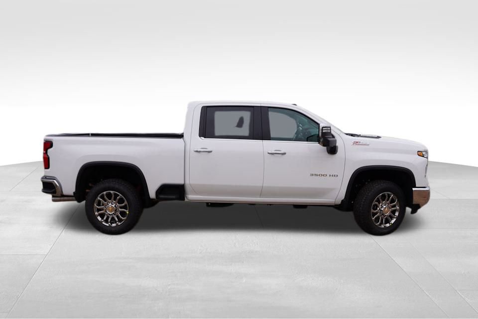 2026 Chevrolet Silverado 3500HD LTZ Z71 photo 2