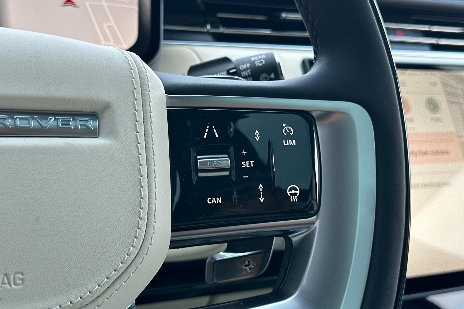 2025 Land Rover Range Rover SE photo 27