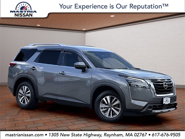 2023 Nissan Pathfinder SL's photo