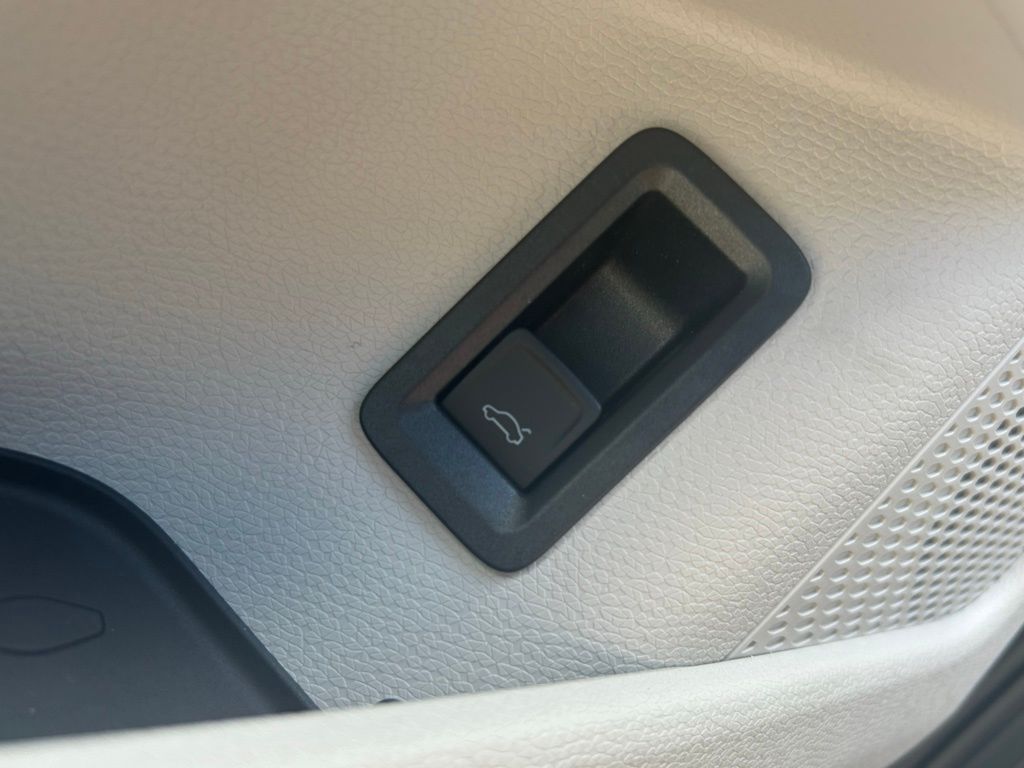 2025 Volkswagen ID. Buzz Pro Plus photo 39