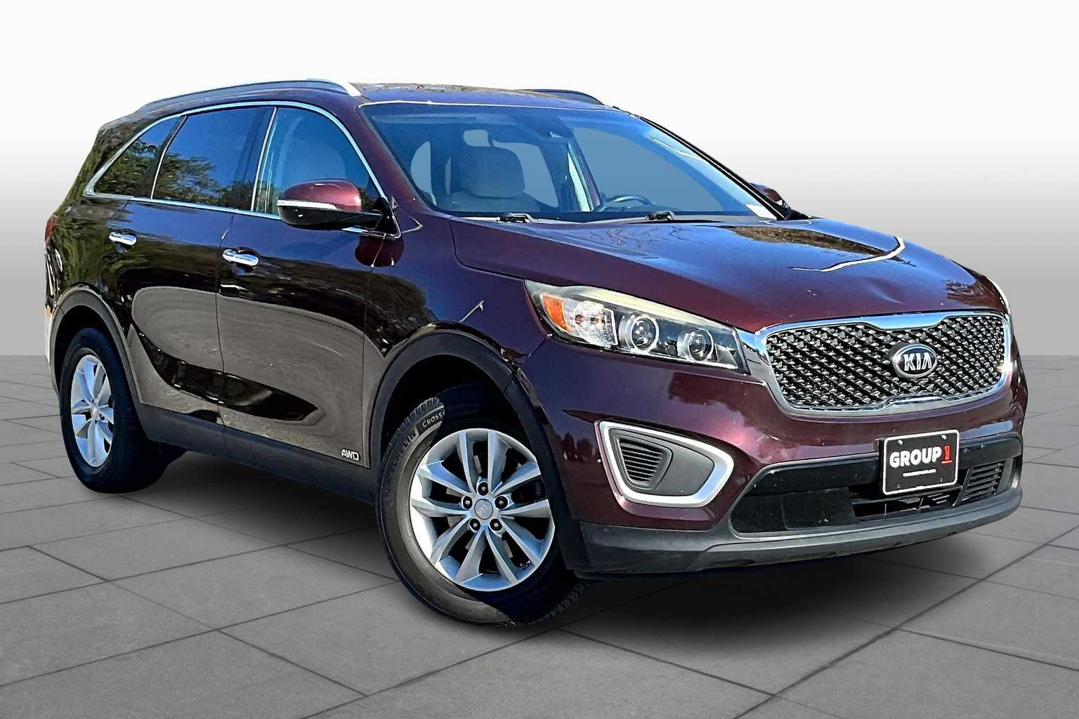 2017 Kia Sorento LX photo 2