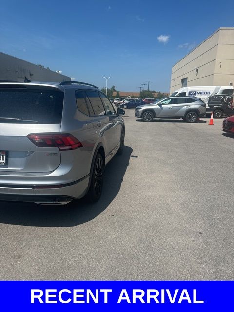 2021 Volkswagen Tiguan SE R-Line Black photo 4