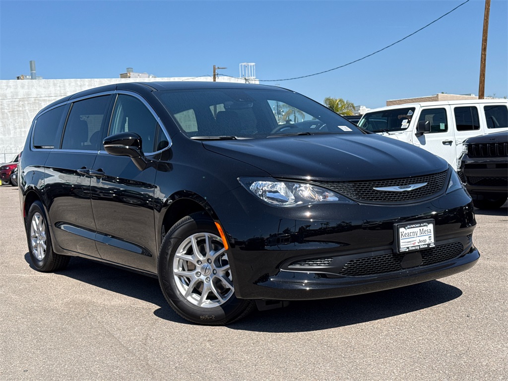 2025 Chrysler Voyager LX photo 2