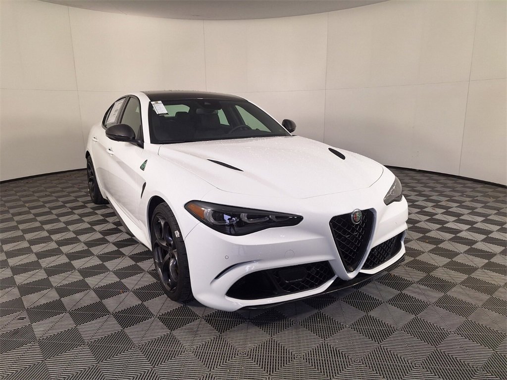2024 Alfa Romeo Giulia Quadrifoglio photo 3