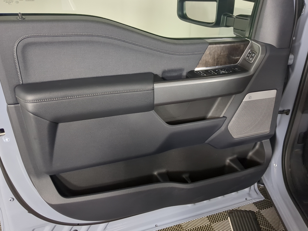 2025 Ford F-350 Lariat photo 10