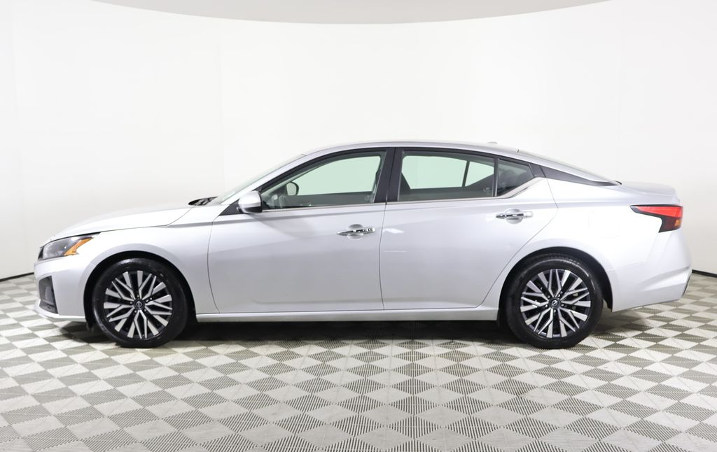 2023 Nissan Altima 2.5 SV photo 3