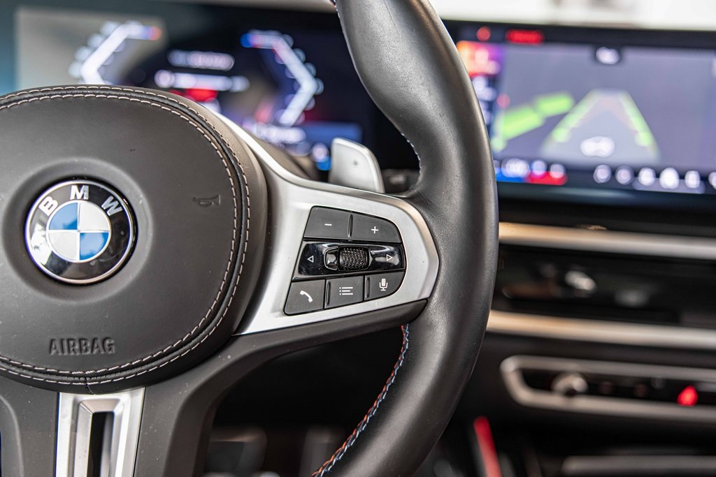 2025 BMW X7 - Image 28