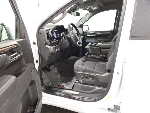 2025 Chevrolet Silverado 1500 LT photo 10