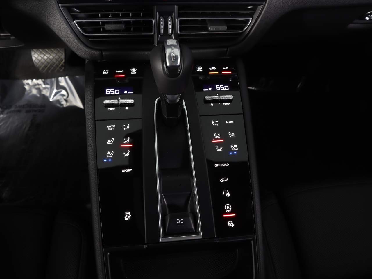 2023 Porsche Macan T photo 14