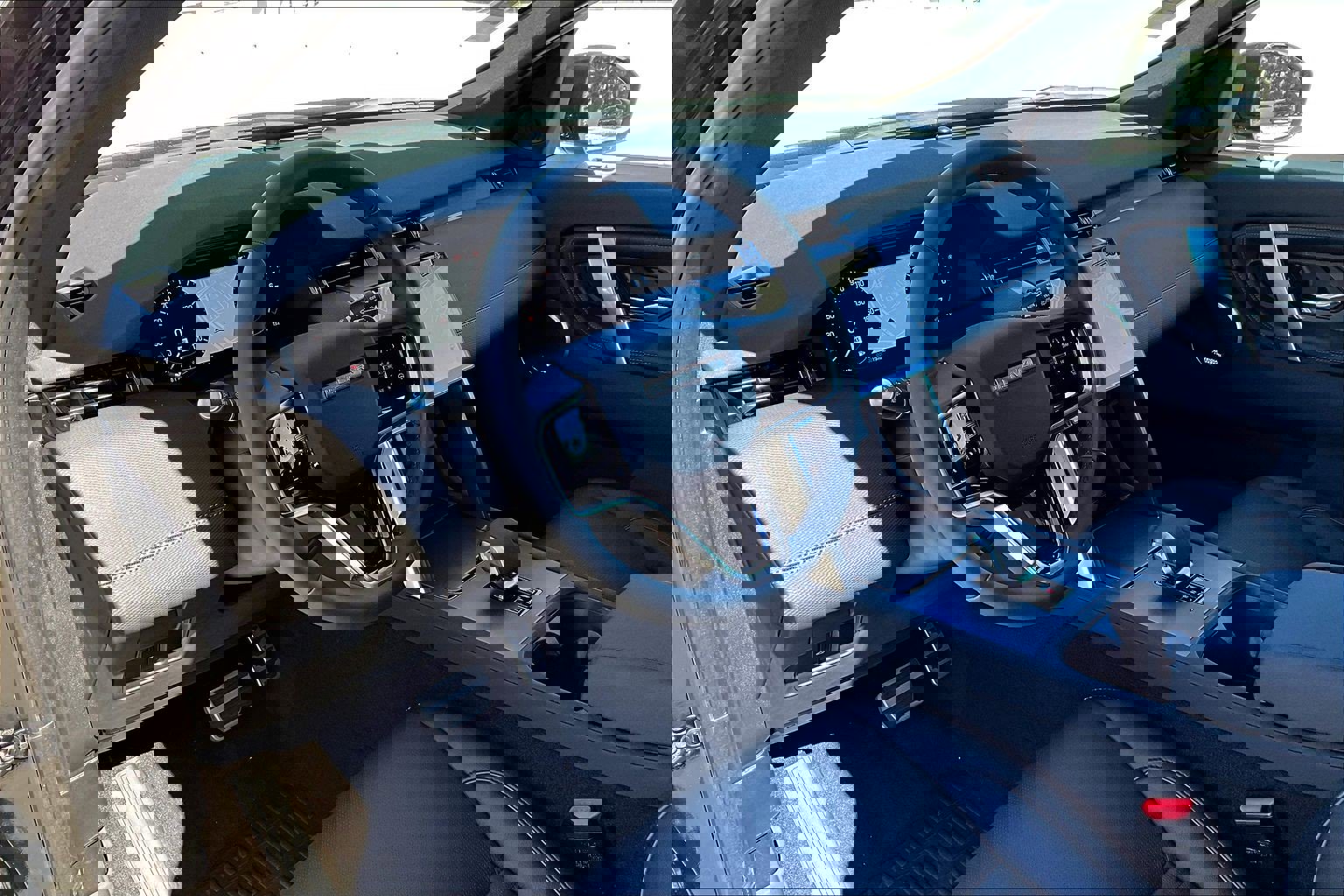 2025 Land Rover Discovery Sport Dynamic SE photo 3