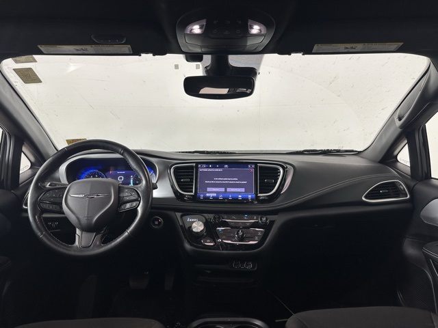 2021 Chrysler Pacifica Touring photo 3