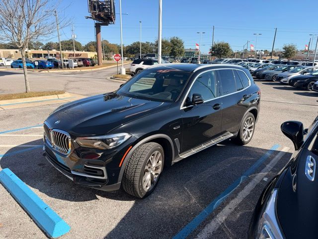 2023 BMW X5 45e's photo