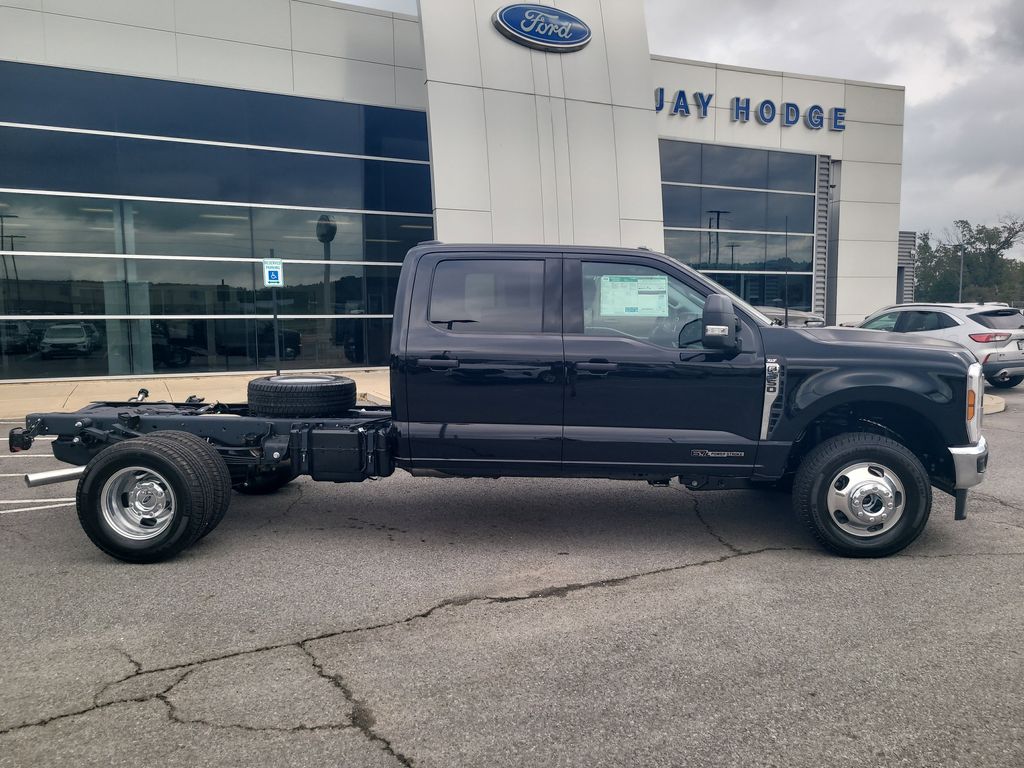2026 Ford F-350 XLT photo 2