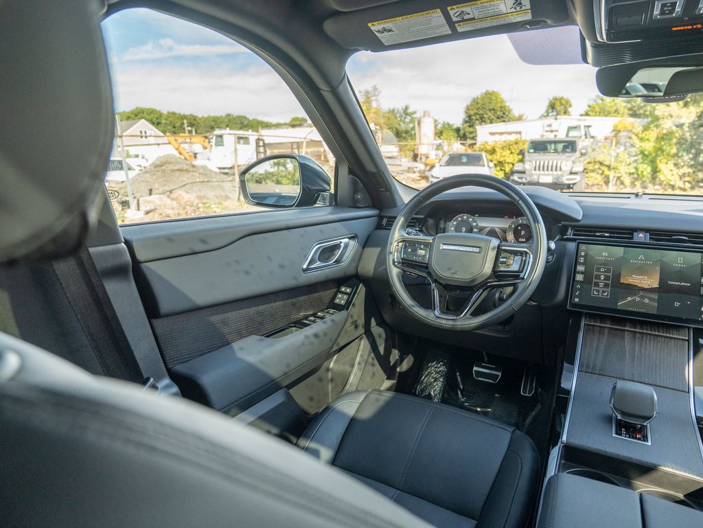 2025 Land Rover Range Rover Velar SE photo 15