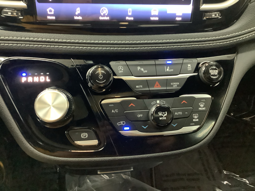 2026 Chrysler Pacifica photo 19