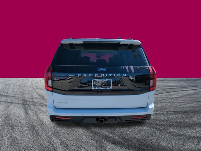 2025 Ford Expedition photo 3