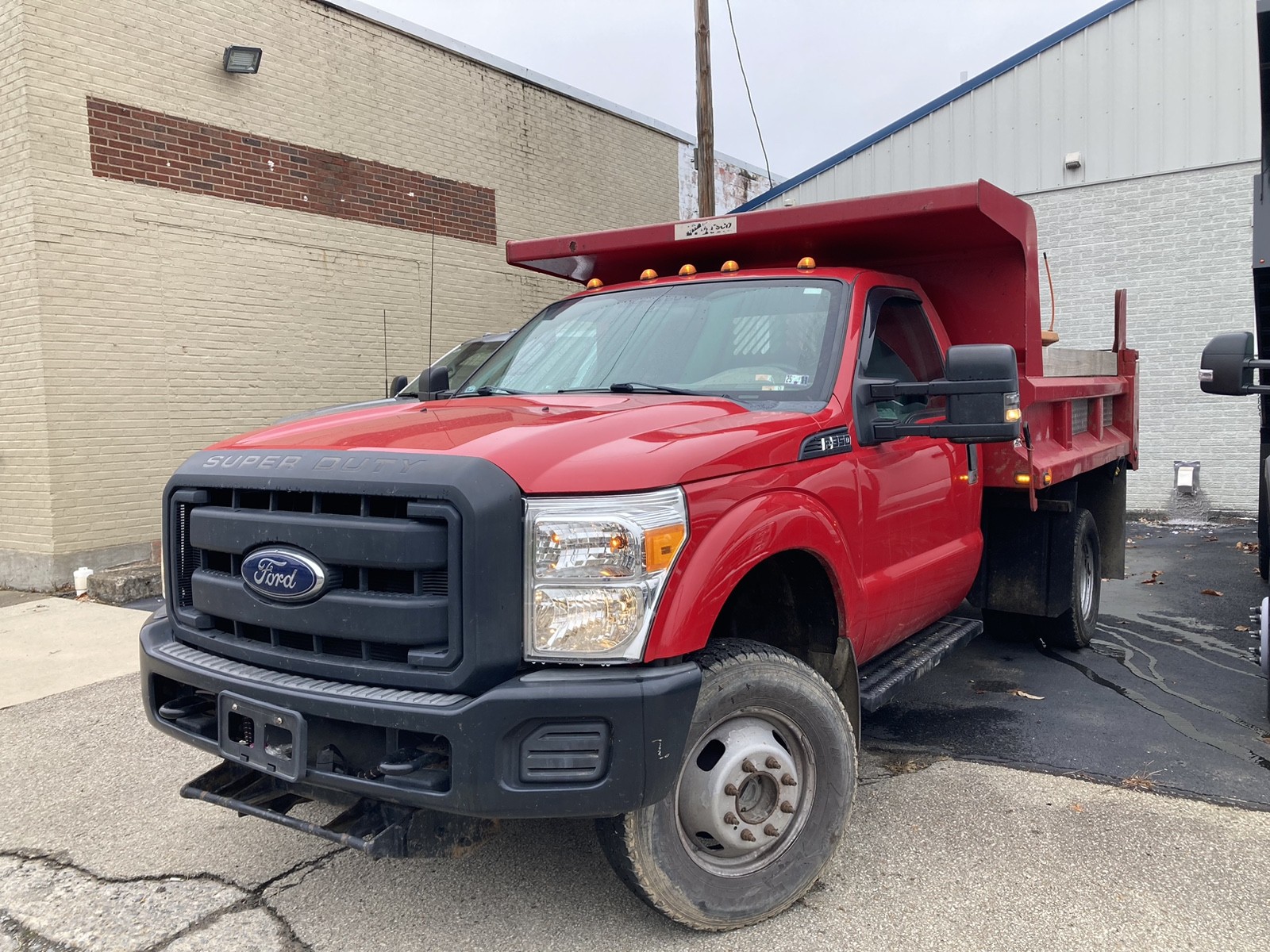 2012 Ford F-350 Super Duty Chassis Cab XL