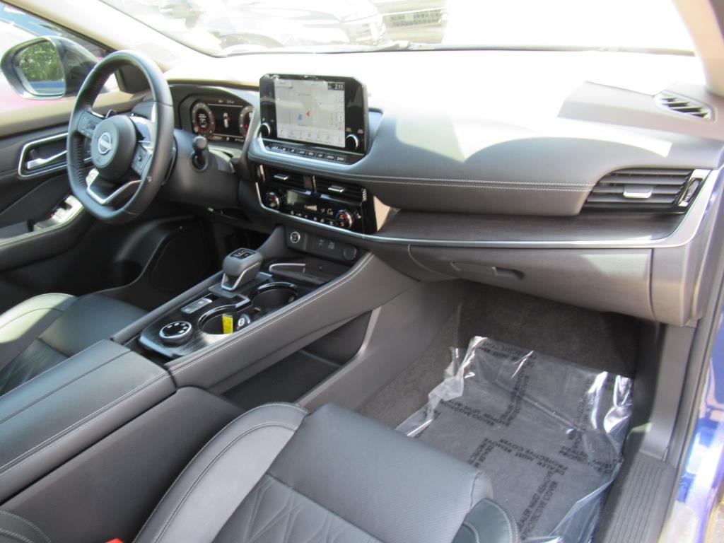 2023 Nissan Rogue Platinum photo 11
