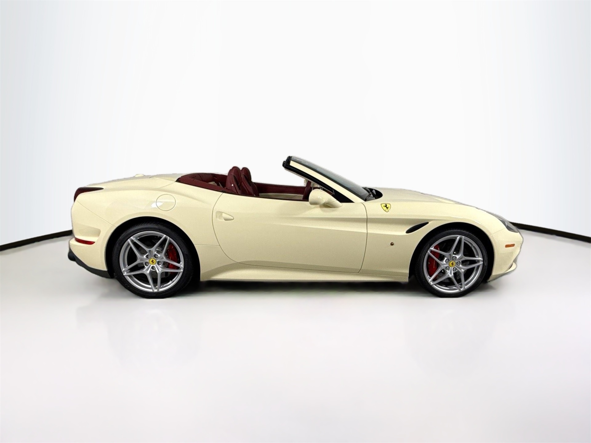 2017 Ferrari California T photo 8