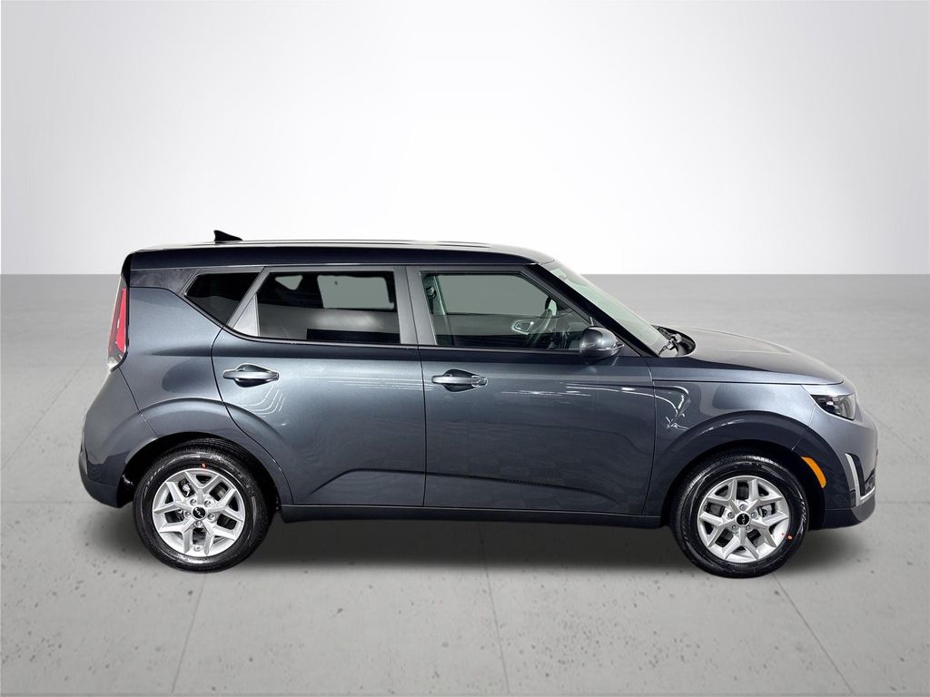 2025 Kia Soul LX S photo 3
