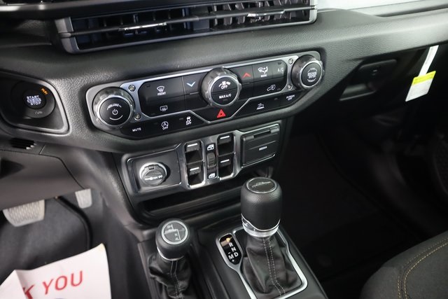 2025 Jeep Gladiator photo 11