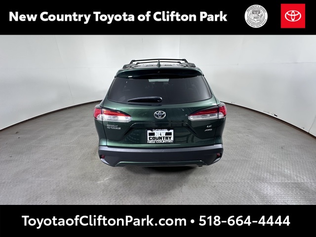 2022 Toyota Corolla Cross LE photo 3
