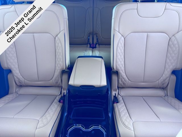 2025 Jeep Cherokee L Summit photo 17