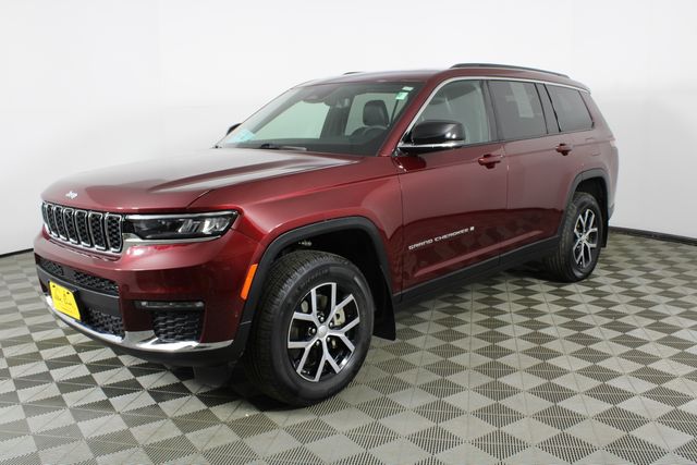 2025 Jeep Grand Cherokee Limited photo 3